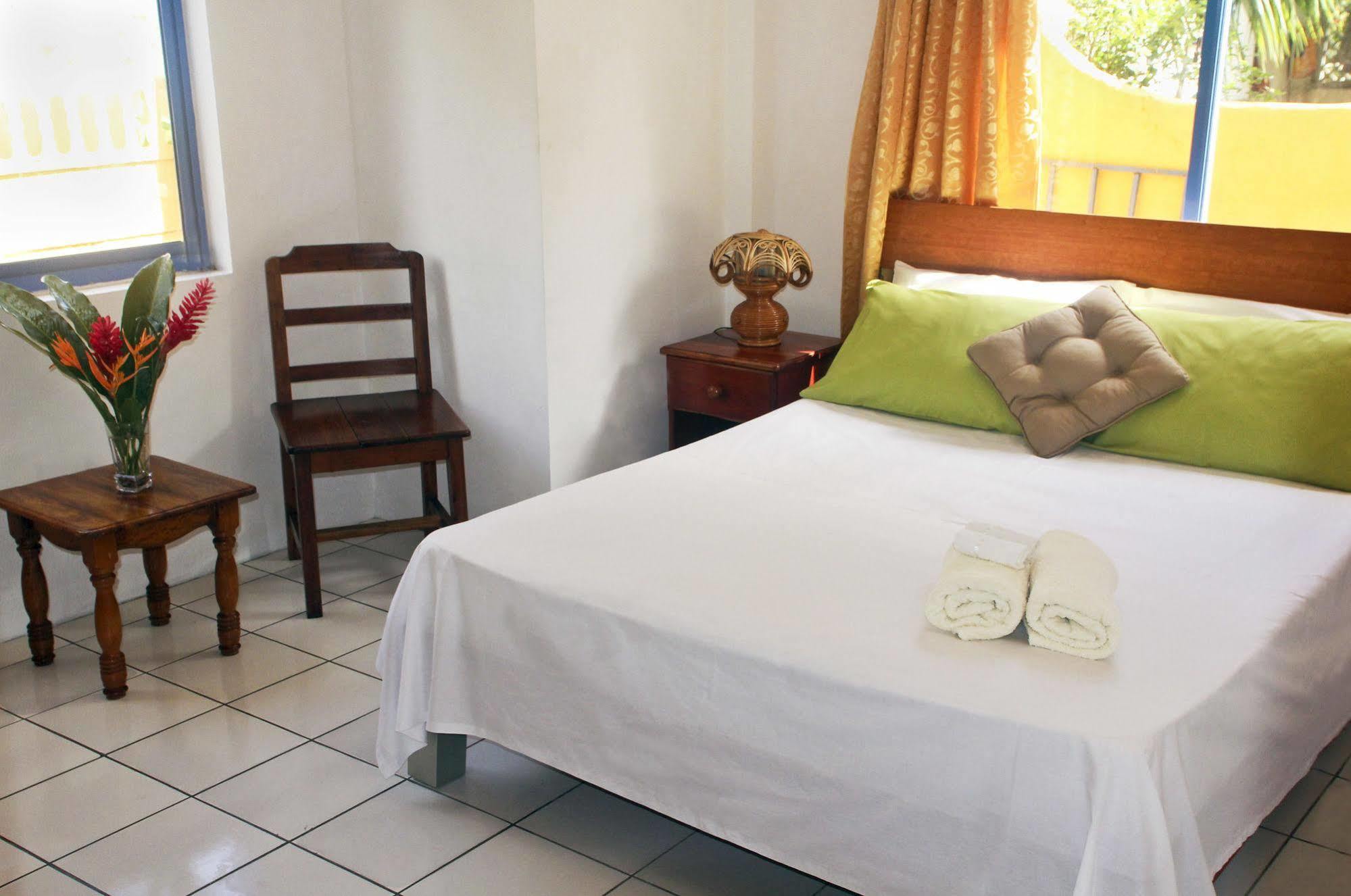 Vicky'S Holiday Apartment Beau Vallon  Eksteriør bilde